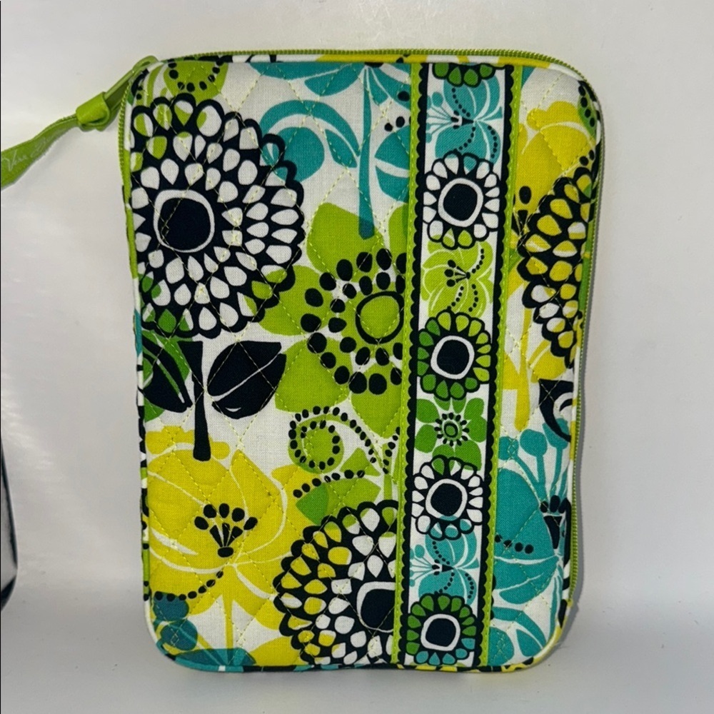 Vera Bradley quilted “Limes Up” 2 side zip i pad cover